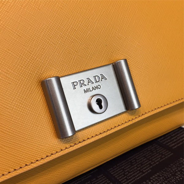 Pra*a metal closure  23.5cm x 5.5cm x 14.5cm