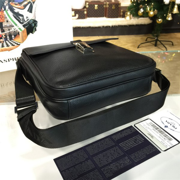 Pra*a cortex shoulder bag z3889 26cm x 7.5cm x 27cm