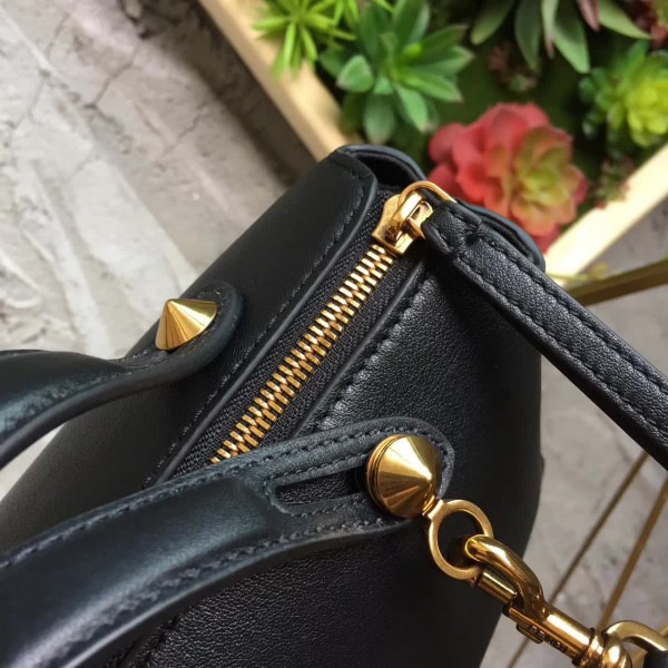 F**di shoulder bag 1986 27cm x 12.5cm x 16cm