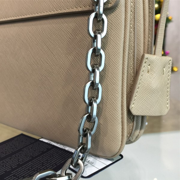 Pra*a metal closure 3925 23.5cm x 4.5cm x 15cm