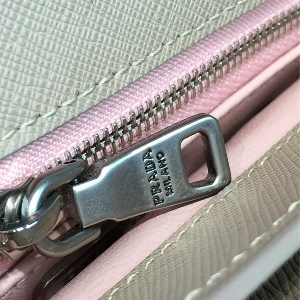 Pra*a metal closure 3925 23.5cm x 4.5cm x 15cm