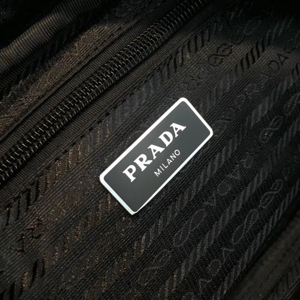 Pra*a clutch 4198 20.5 x 6 x 13.5cm