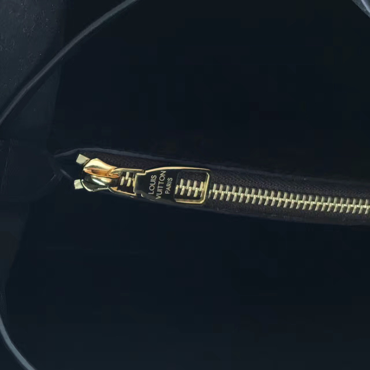 LV trendy bucket bag m44021 26 x 27 x 22