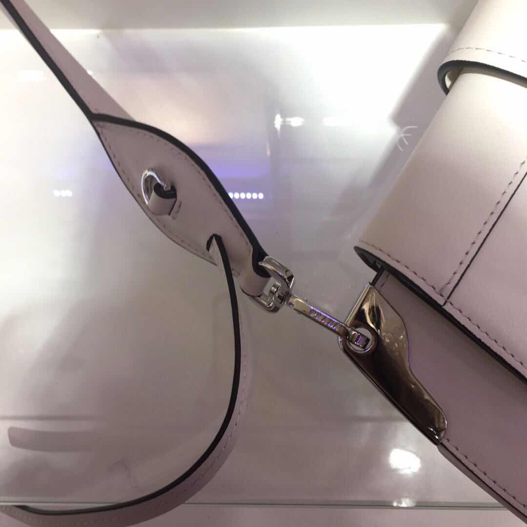 Pra*a sidonie shoulder bag in white 28*18*4cm:28*18*4cm