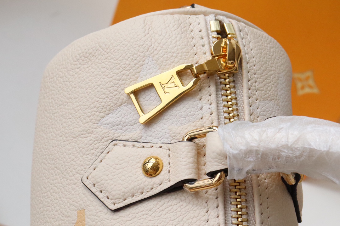 l0vis Vvtt0n papillon bb monogram empreinte leather in cream m45708 20 x 10 x 10 cm