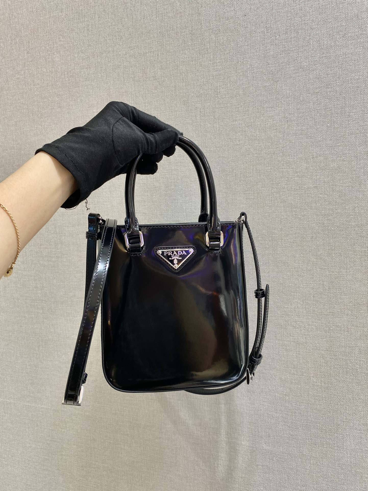 Pra*a small brushed leather tote black 1ba331 15 x 17.5 x 5 cm