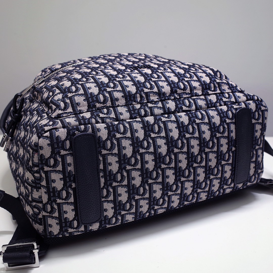 Gvc*1 rider small backpack oblique jacquard 1voba095yky 29 x 12 x 32 cm