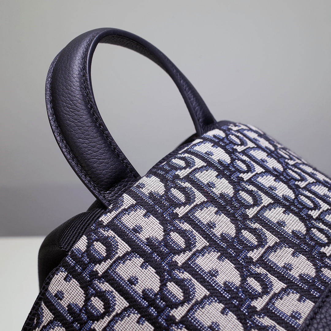 Gvc*1 rider small backpack oblique jacquard 1voba095yky 29 x 12 x 32 cm