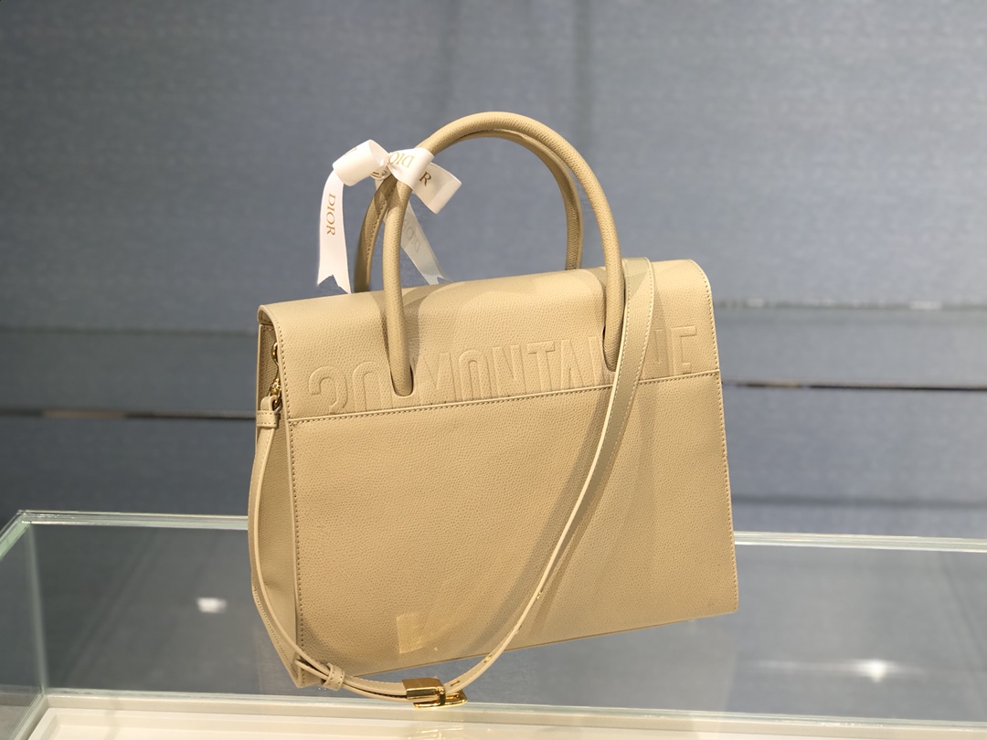 D10r medium st honorÉ tote beige grained calfskin m9321umba 25 cm x 19 cm x 12 cm