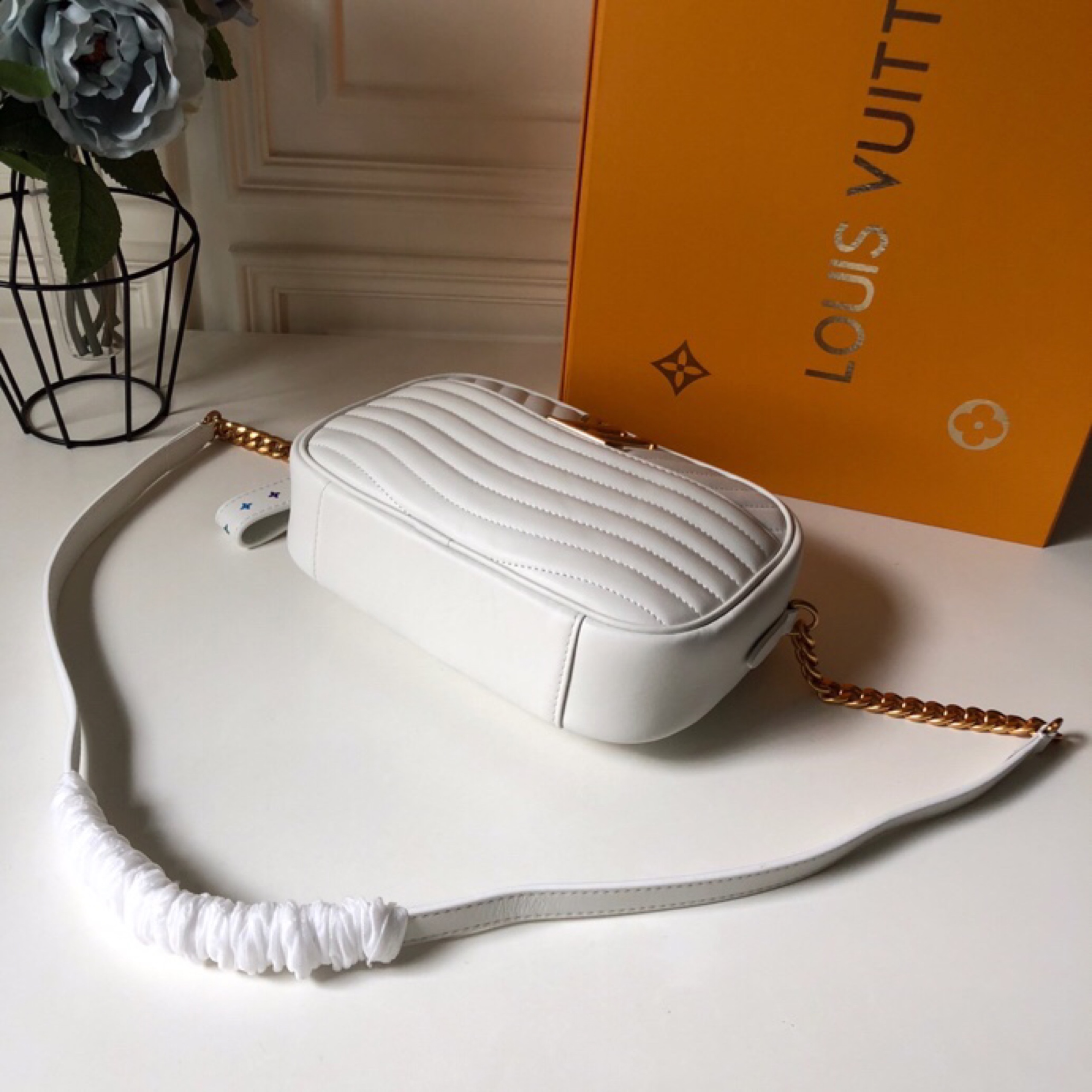 l0vis Vvtt0n new wave camera bag h24 21.5 x 15.5 x 6 cm