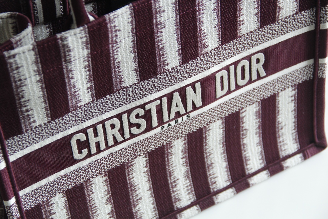 D10r large book tote burgundy d-stripes embroidery m1286 41.5 x 34.5 x 16 cm