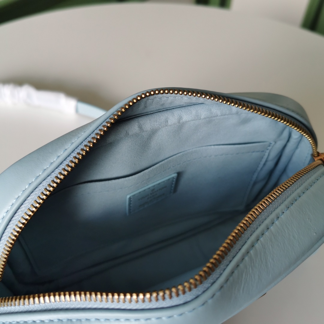 l0vis Vvtt0n new wave camera bag blue m53683 21.5 x 15.5 x 6.0 cm