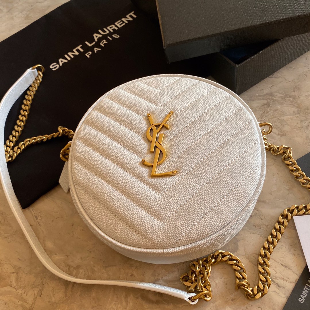 Y51 vinyle round camera bag in chevron-quilted grain de poudre embossed leather white 6104361 17 x 17 x 5.5 cm