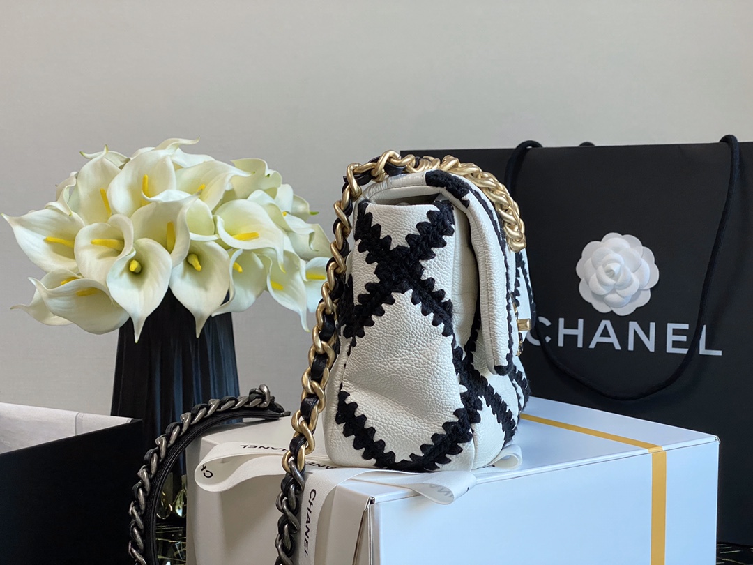 Ch**el 19 handbag calfskin crochet ruthenium-finish metal white & black as1160 16 x 26 x 9 x cm