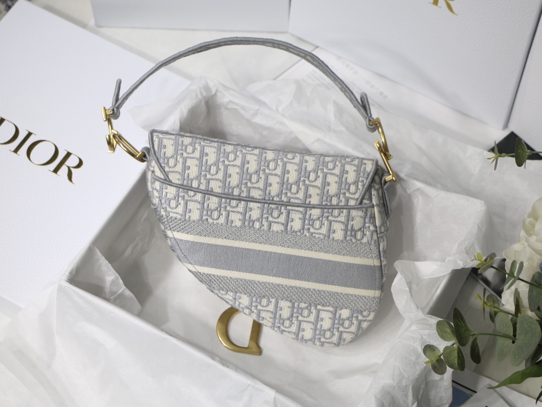 D10r saddle bag gray D10r oblique embroidery m0446criw 25.5 x 20 x 6.5 cm