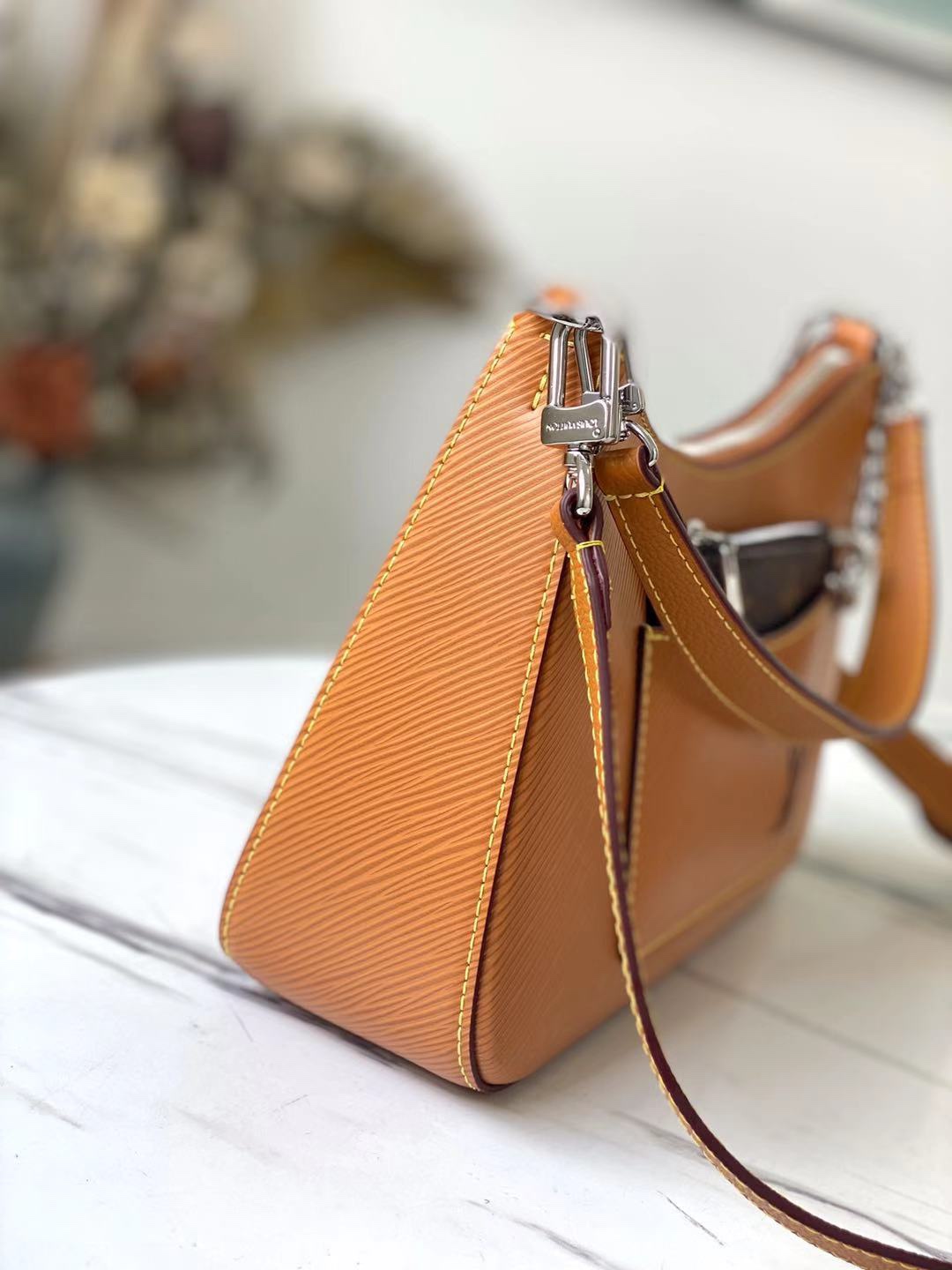 l0vis Vvtt0n marelle epi leather gold miel m80794 25 x 15 x 8 cm