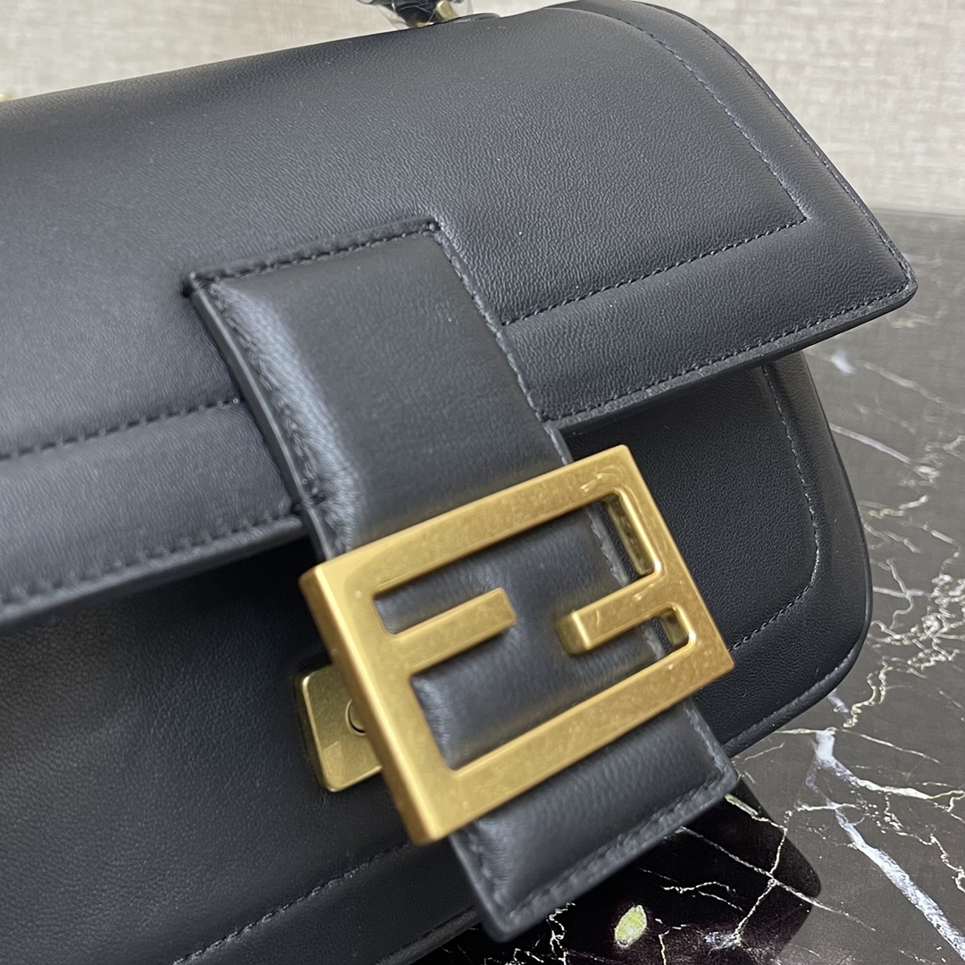 F**di baguette chain black and black nappa leather bag 8br783 27 x 6 x 13.5 cm