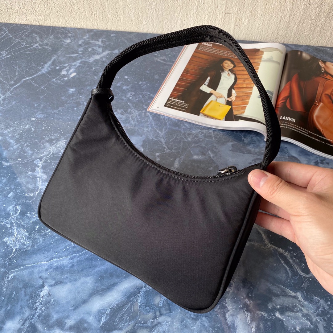 Pra*a re-nylon re-edition 2000 mini-bag black 1ne515 23cm