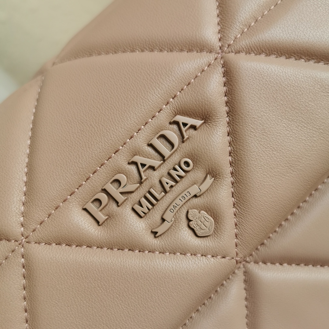 Pra*a large nappa leather Pra*a spectrum bag powder beige 1bd231 27 × 18.5 × 9 cm