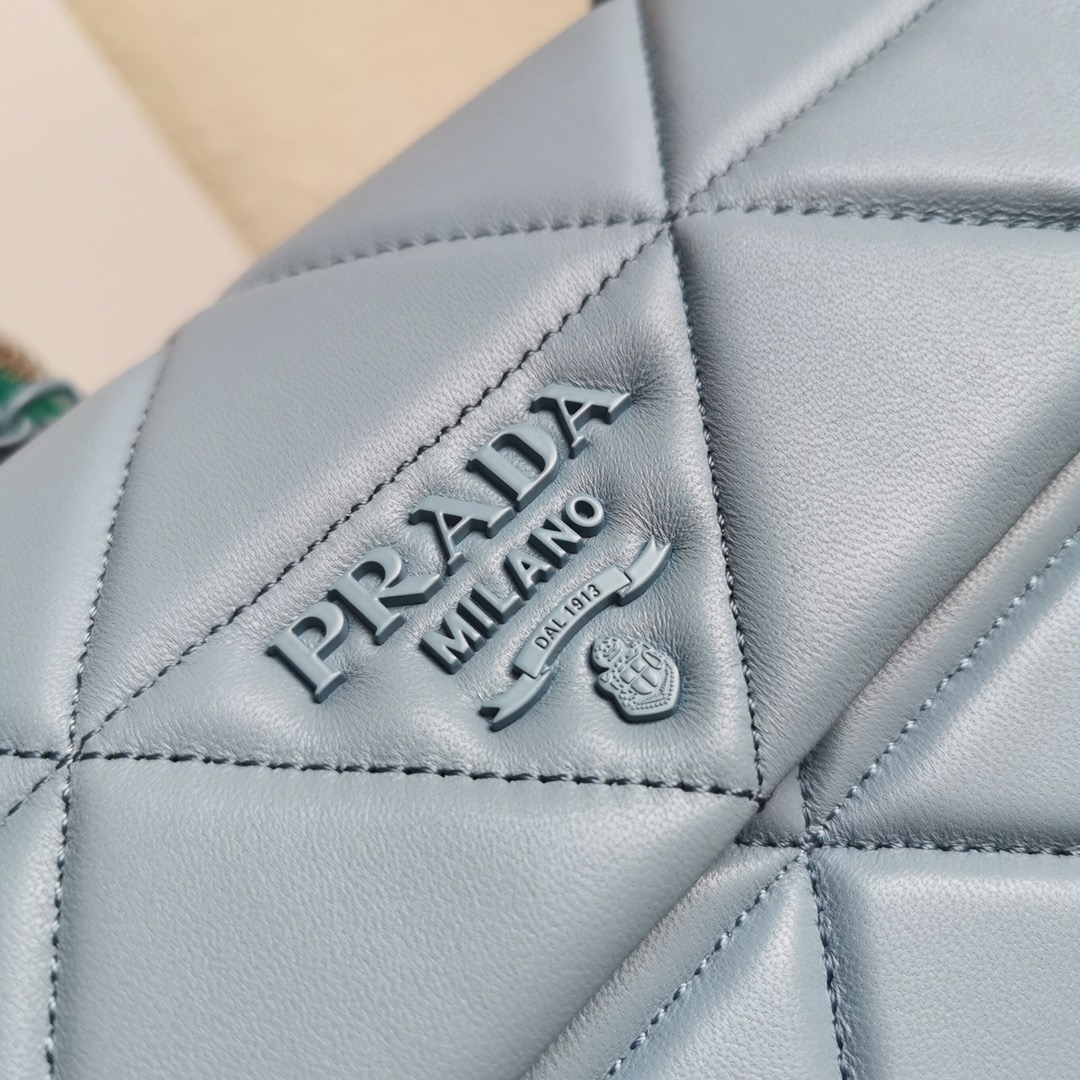 Pra*a large nappa leather Pra*a spectrum bag blue 1bd231 27 × 18.5 × 9 cm