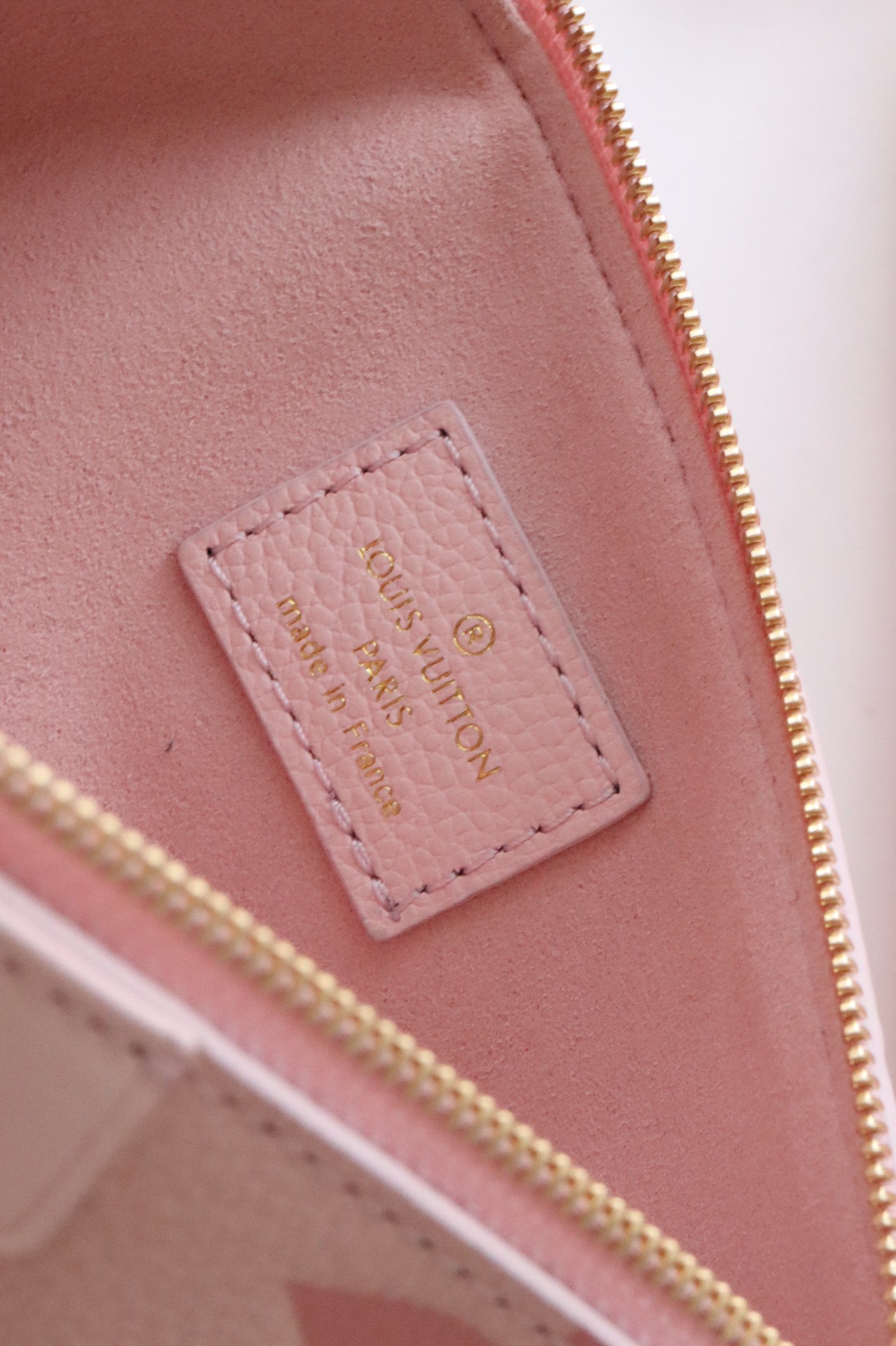 l0vis Vvtt0n multi pochette accessoires monogram empreinte leather pink m80448 24 x 13.5 x 4 cm