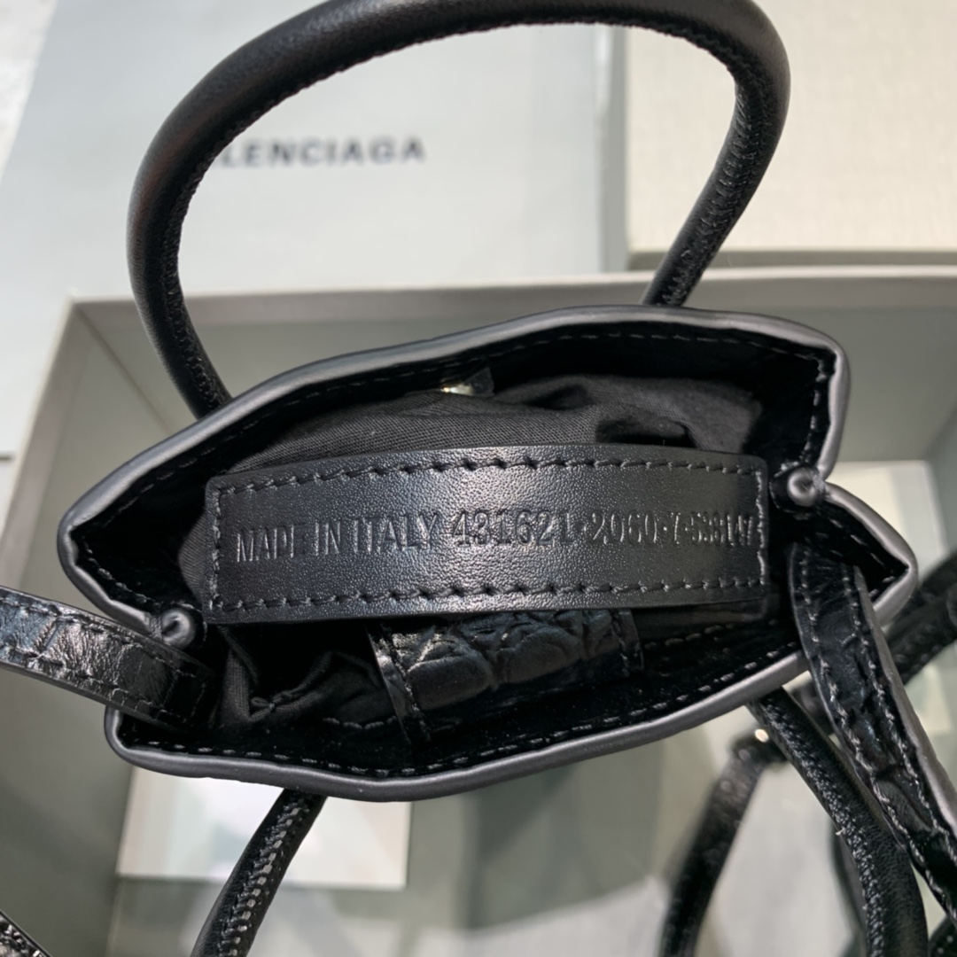 Ba1en*iaga shopping phone holder croc-effect leather bag in black 12 x 4.5 x 18 cm