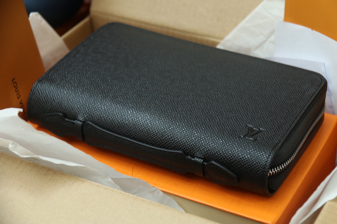 l0vis Vvtt0n zippy xl wallet taiga leather m44275 23 x 15 x 4 cm