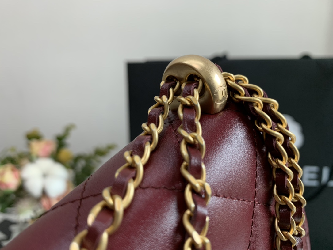 Ch**el wallet on chain calfskin & gold-tone metal burgundy ap2289 19cm
