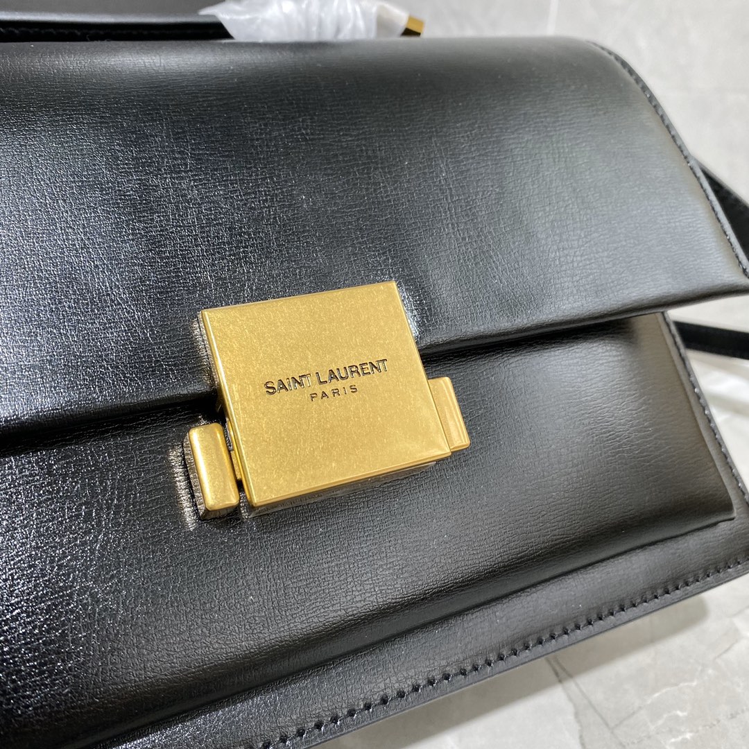 Y51 medium bellechasse in leather black and golden 482051 22 x 16 x 9 cm