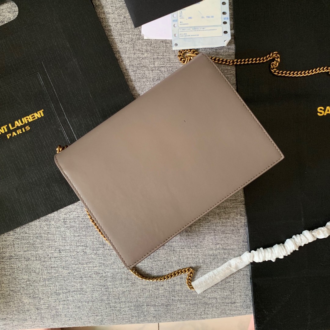Y51 cassandra monogram clasp bag in grain de poudre embossed leather dark beige 532750 22 x 16.5 x 5.5 cm