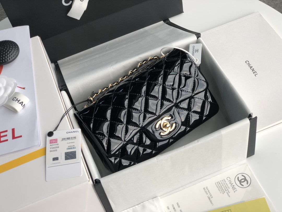 Ch**el cf mini patent calfskin & golden metal black bag 20cm