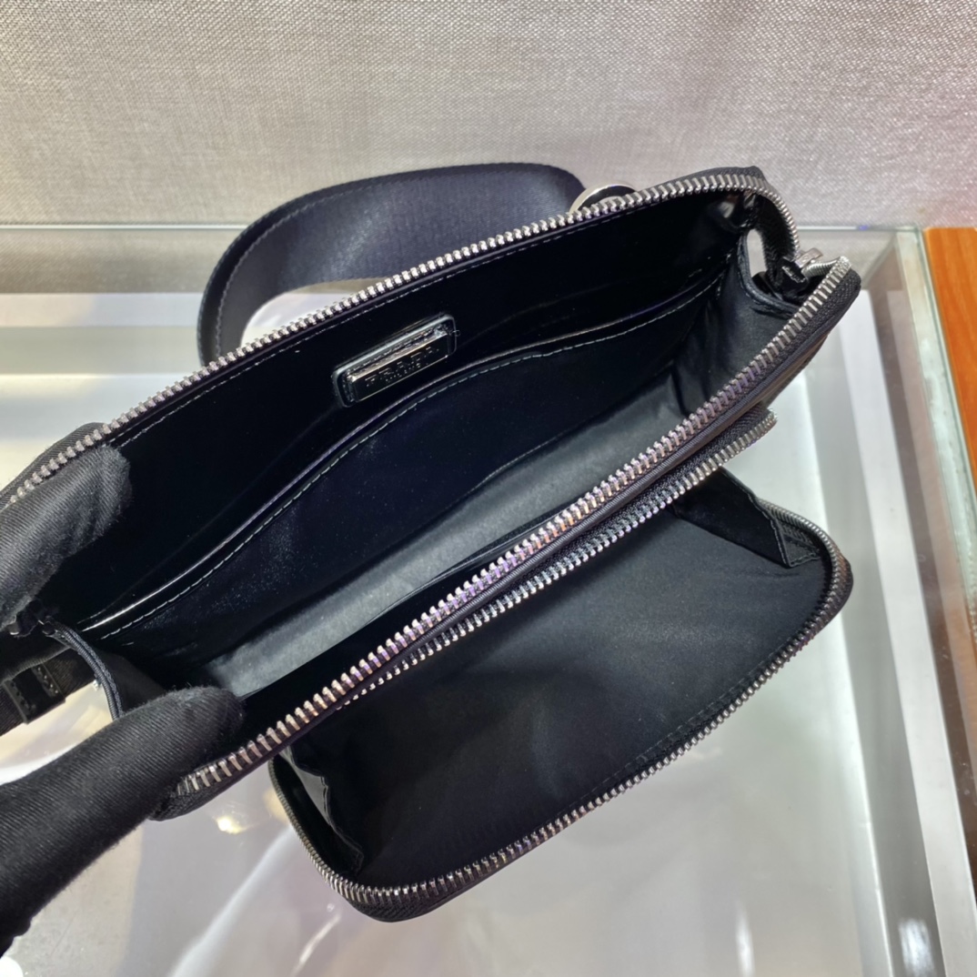 Pra*a re-nylon and leather shoulder bag 2vh130 22 x 14 x 3.5 cm