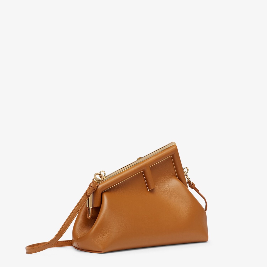 F**di first small brown leather bag 8bp129abve 26 × 18 × 9.5 cm