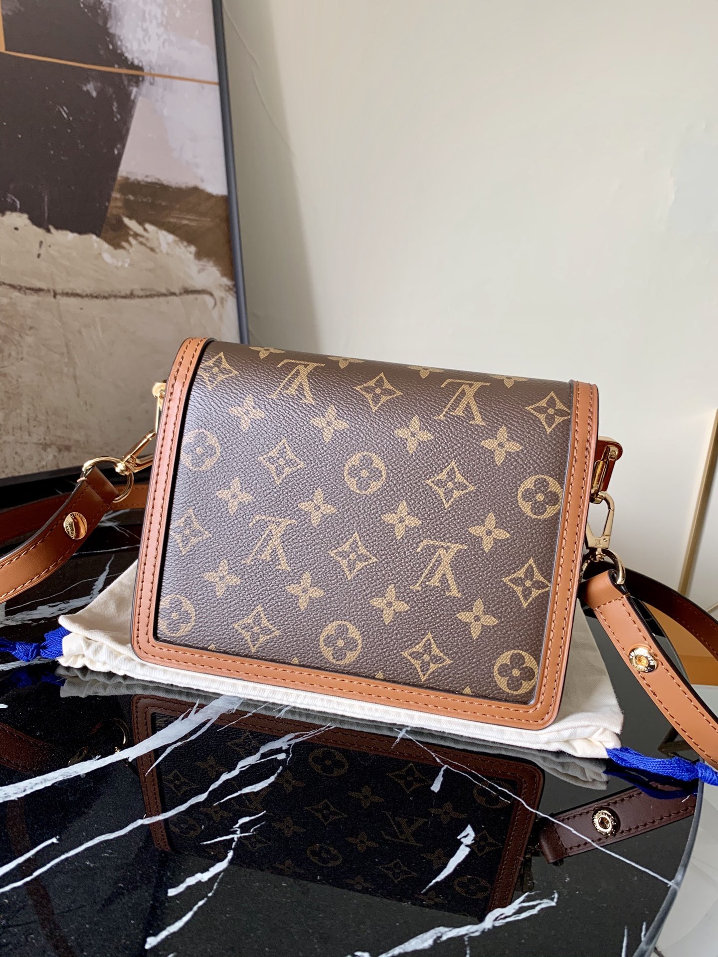 l0vis Vvtt0n mini dauphine monogram canvas m44580 20 x 15 x 9 cm