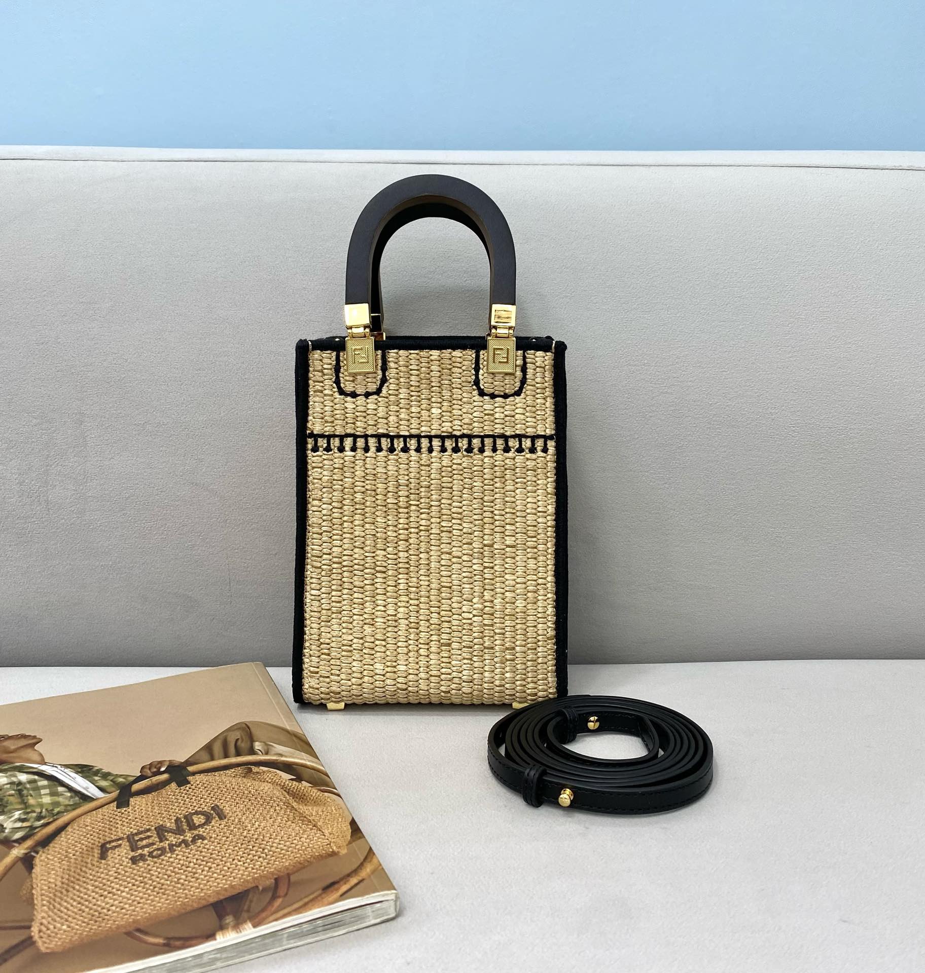 F**di mini sunshine shopper braided straw 8bs051afqpf 13 x 18 x 6.5 cm