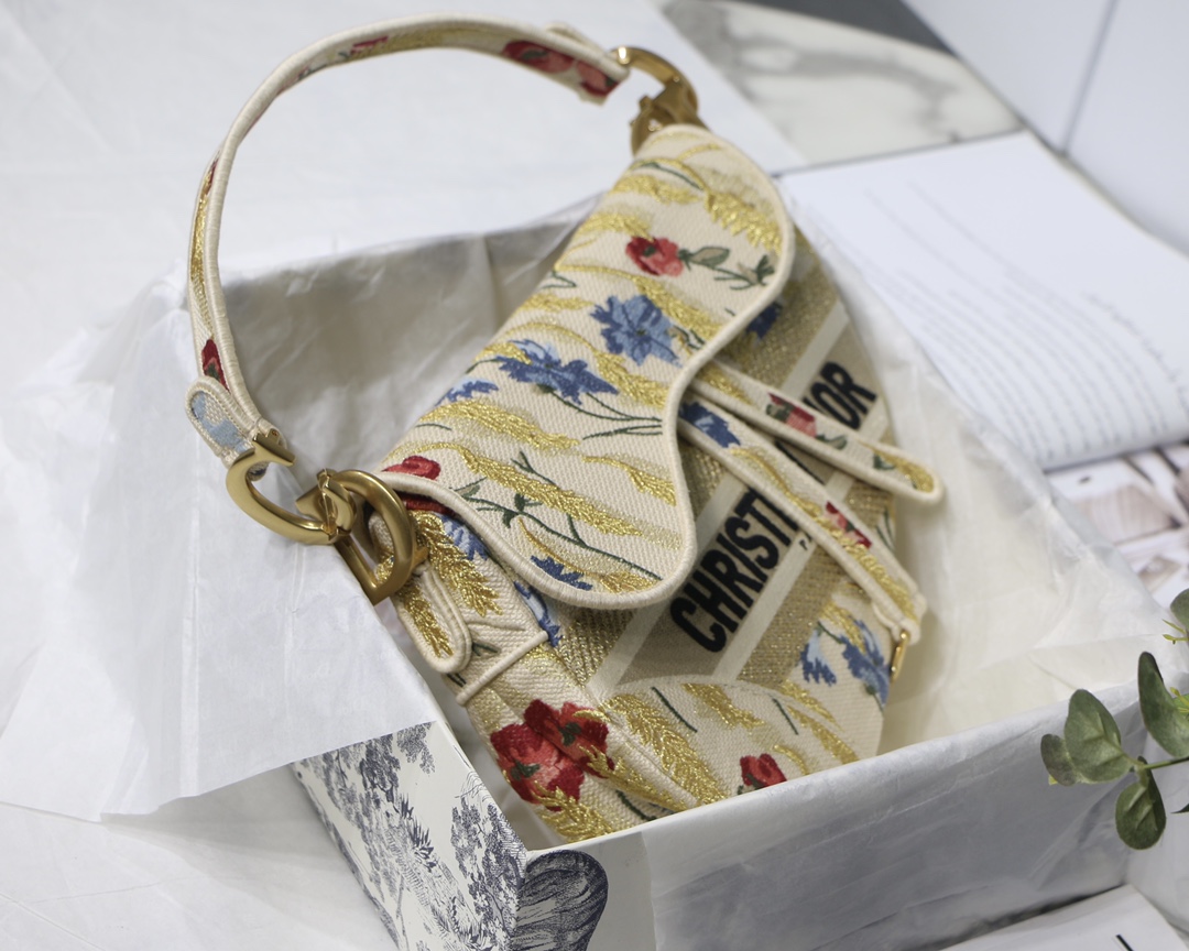 D10r saddle oblique limited edition embroidery hibiscus m9001 25.5 x 20 x 6.5 cm