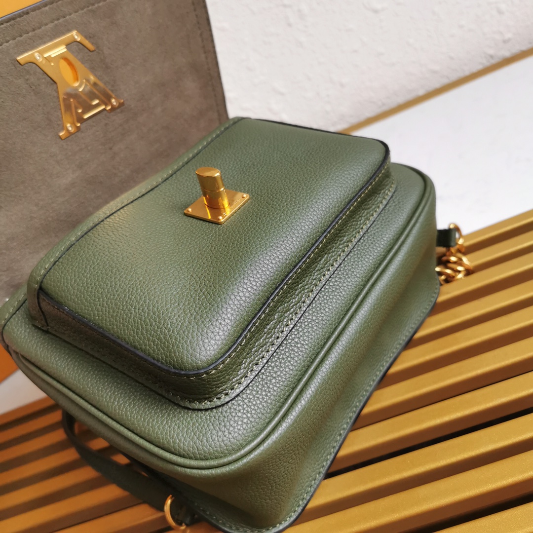 l0vis Vvtt0n lockme chain bag khaki m57067 23 x 17 x 11 cm