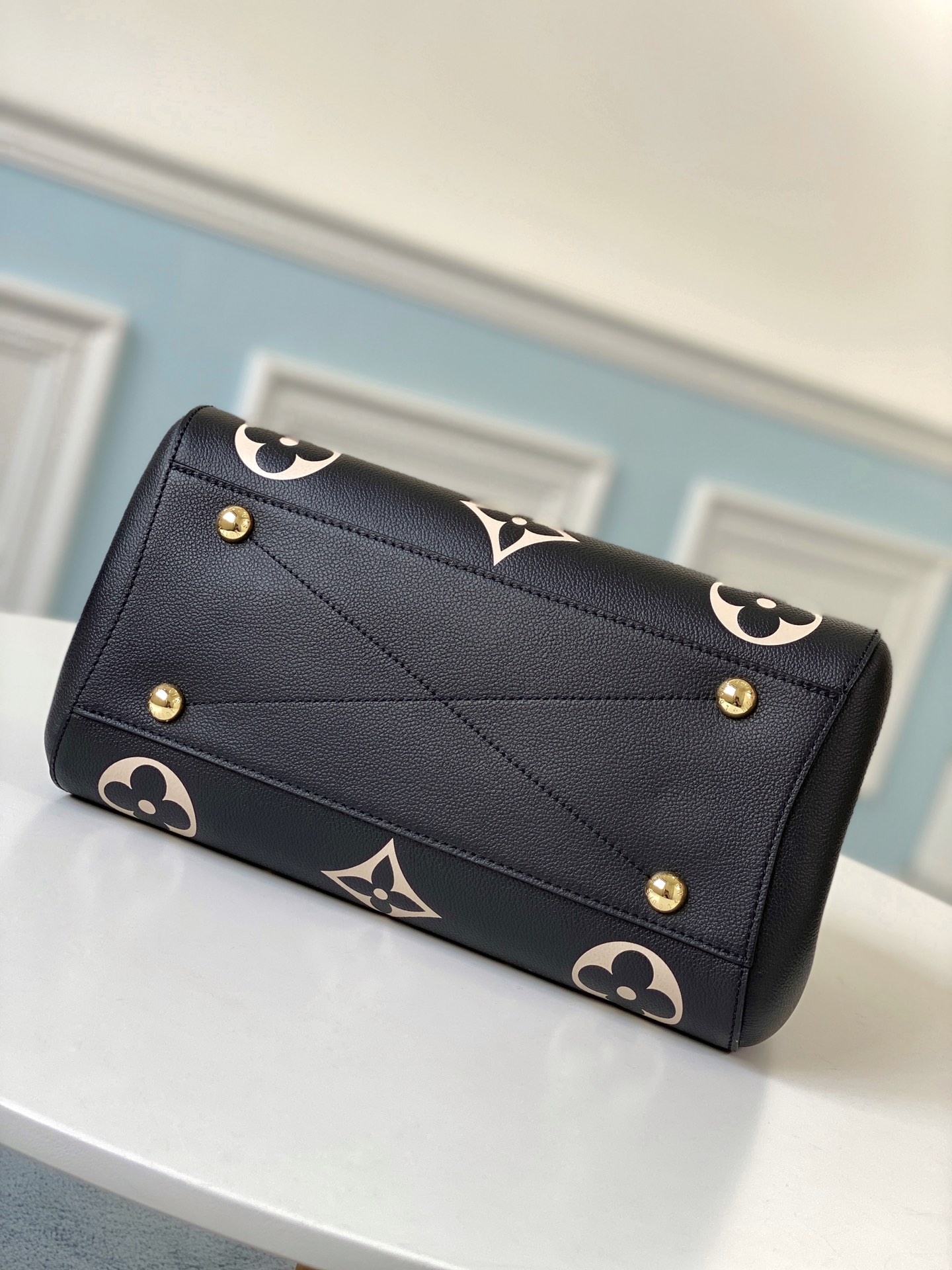 l0vis Vvtt0n montaigne mm bicolor monogram empreinte leather m45499 33 x 23 x 15 cm