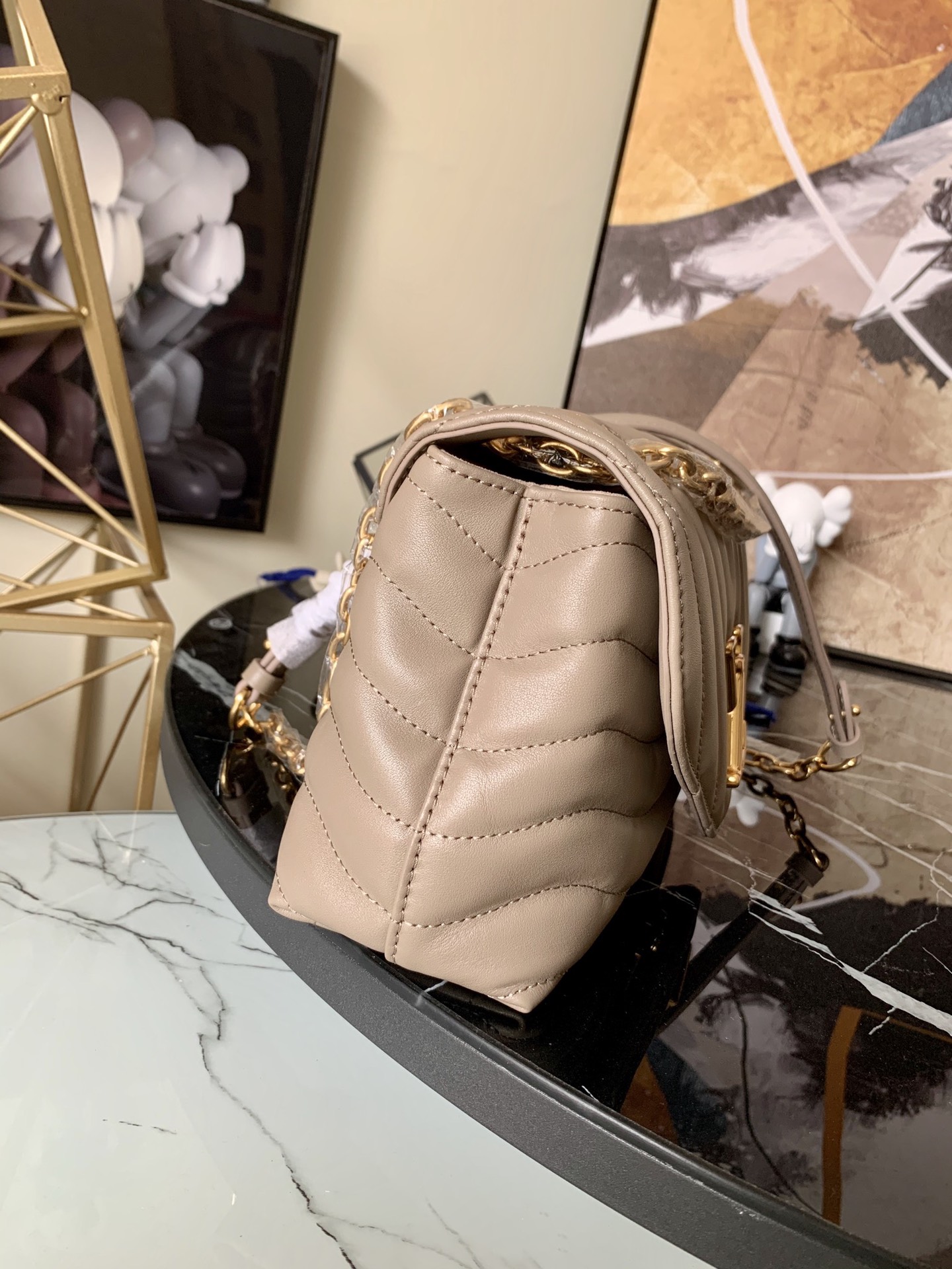 l0vis Vvtt0n new wave chain bag smooth cowhide leather taupe m58550 24 x 14 x 9 cm