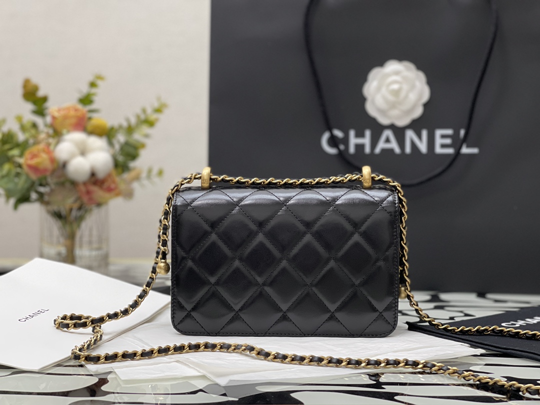 Ch**el small flap bag calfskin & gold-tone metal black as2649 12.3 x 19.2 x 3.5 cm