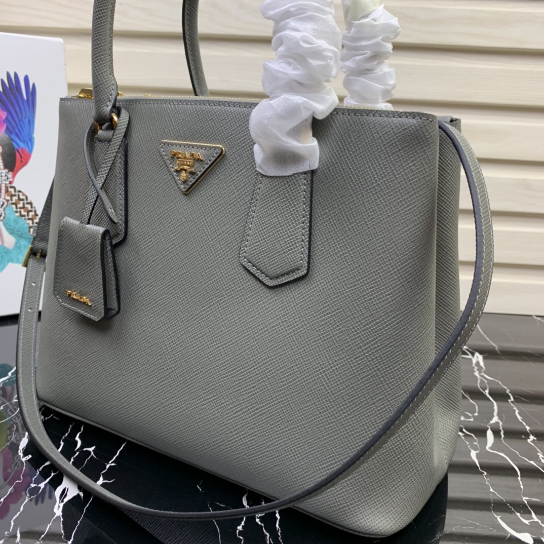 Pra*a medium galleria saffiano leather bag grey 1ba232 31 × 22.5 × 13.5 cm