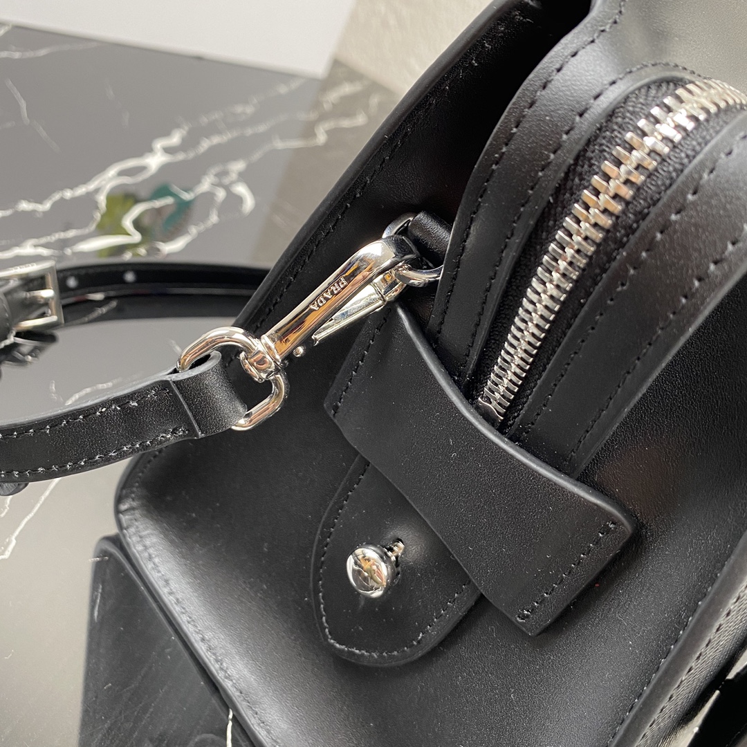 Pra*a saffiano leather kristen handbag black 1ba297 26 x 20 x 3.5 cm