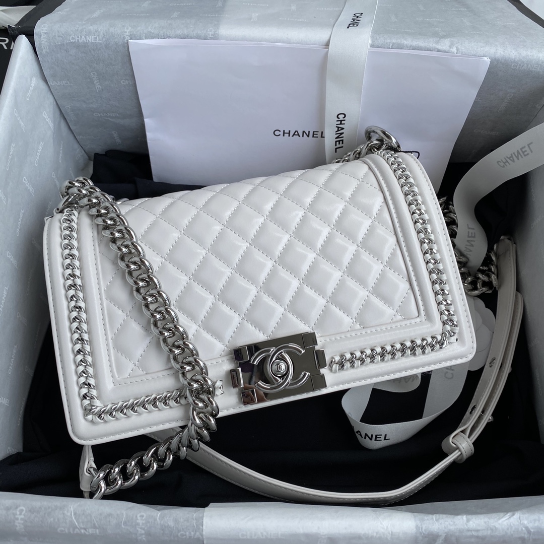 Ch**el medium quilted lambskin metal hardware white a67086 15 x 25 x 9 cm