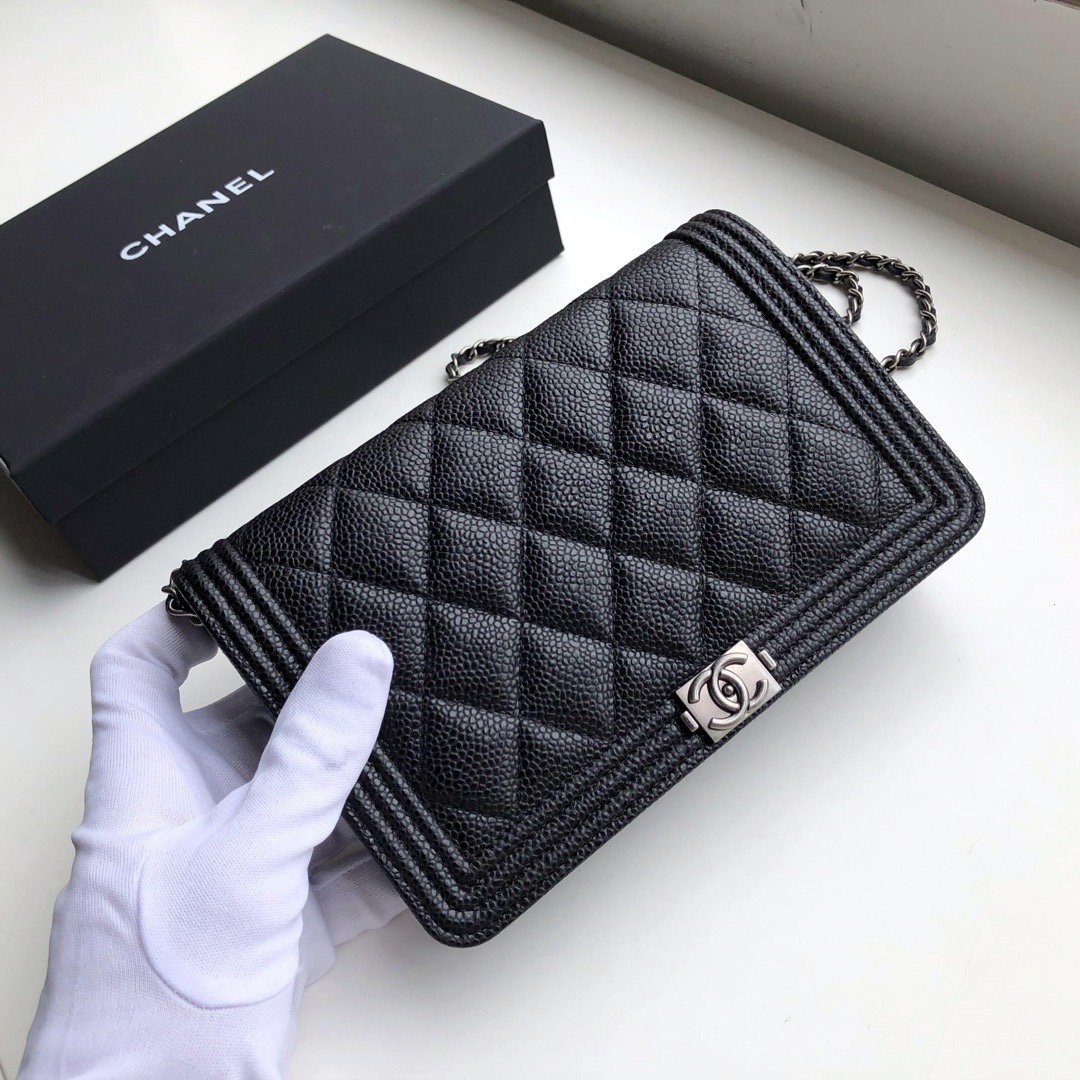 Ch**el boy wallet on chain grained calfskin silver metal black 80287 19.5 x 12.5 x 4 cm