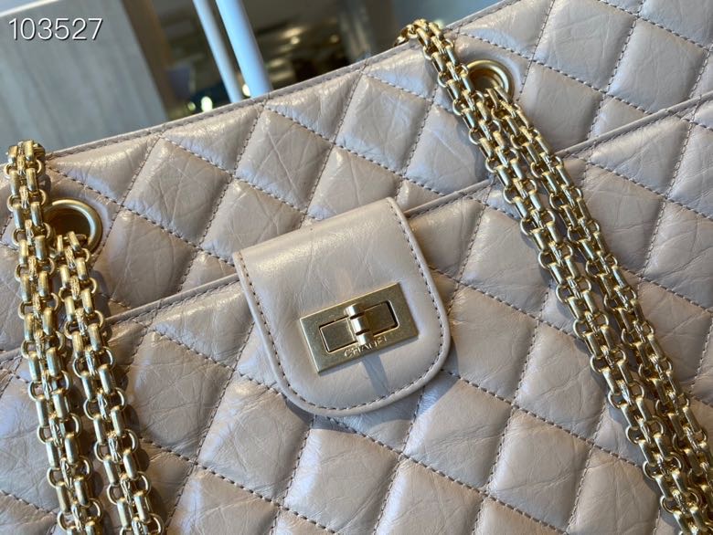 ch**el large D1am0nd pattern leather shopping bag beige as661 35 x 26 x 11 cm