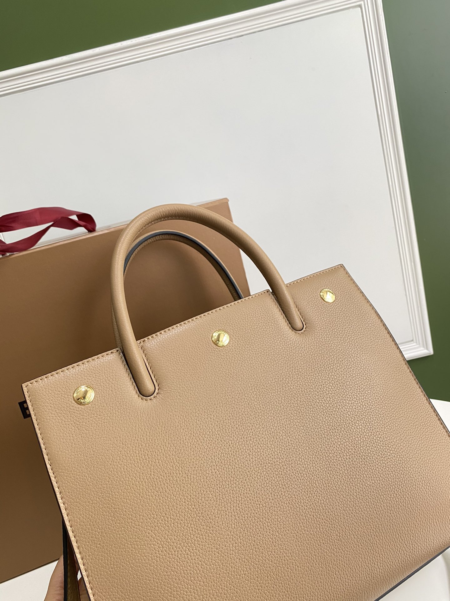 Bv*b*rry small leather two-handle title bag light beige 80246891 34 x 15 x 25 cm