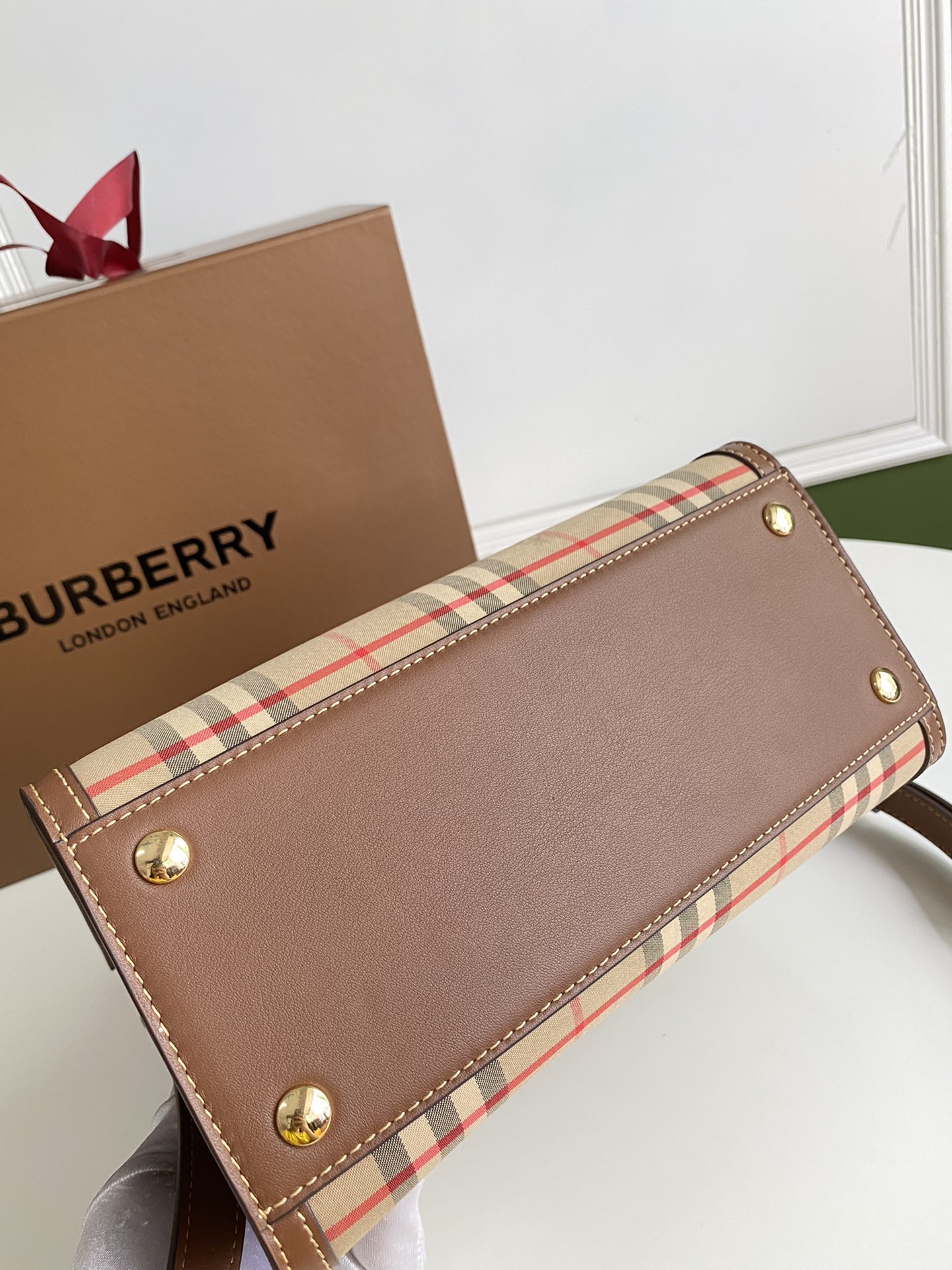 Bv*b*rry mini vintage check two-handle title bag 80252671 26 x 13.5 x 20 cm