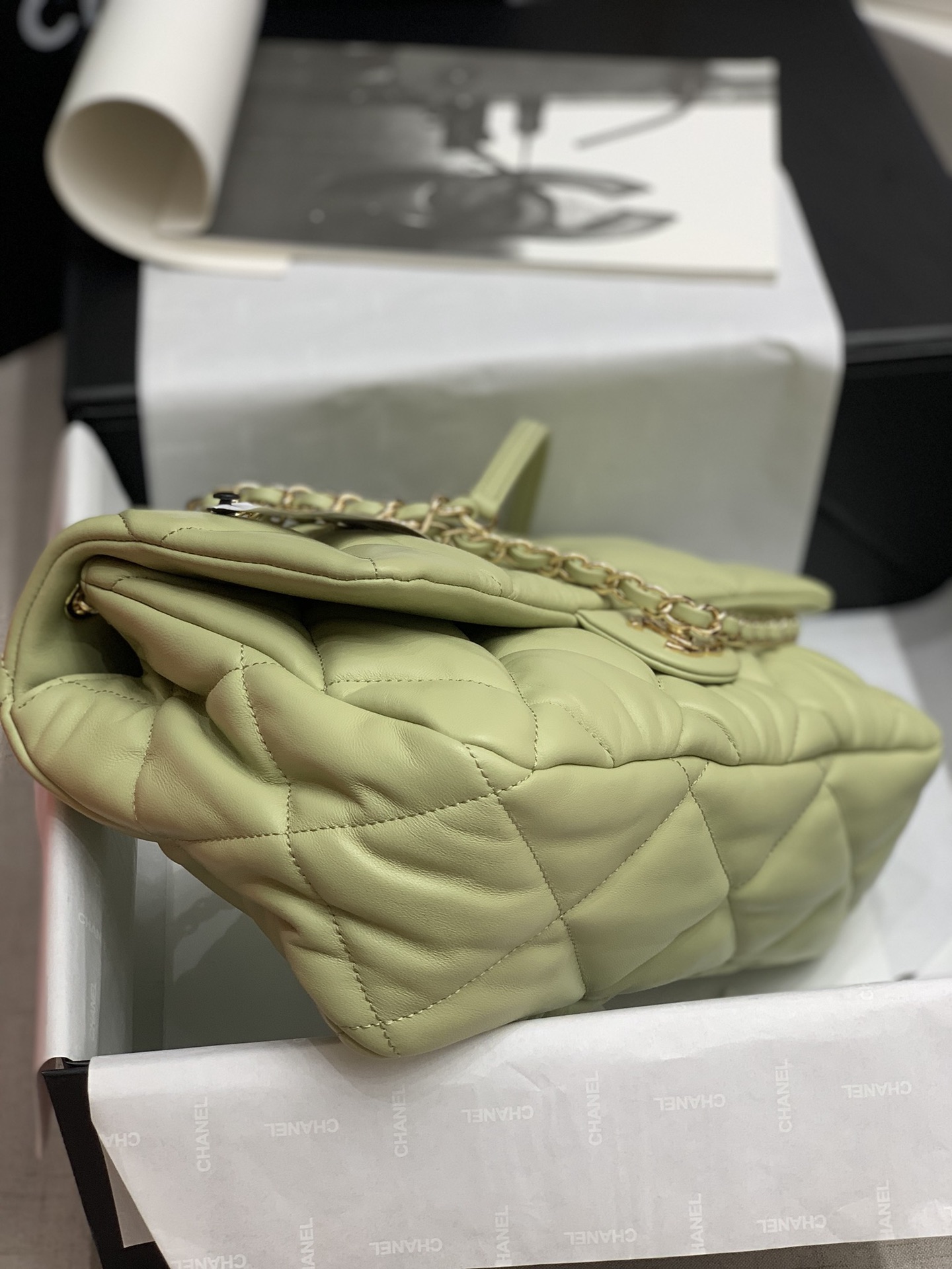 Ch**el large calfskin bubbly flap bag green as2234 29.5 x 20 x 12.5 cm