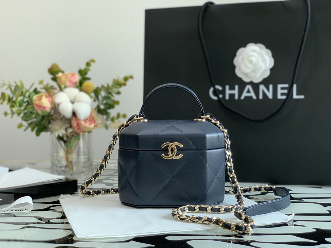 Ch**el small vanity case lambskin and gold metal dark blue as2630 15 x 10 x 11 cm