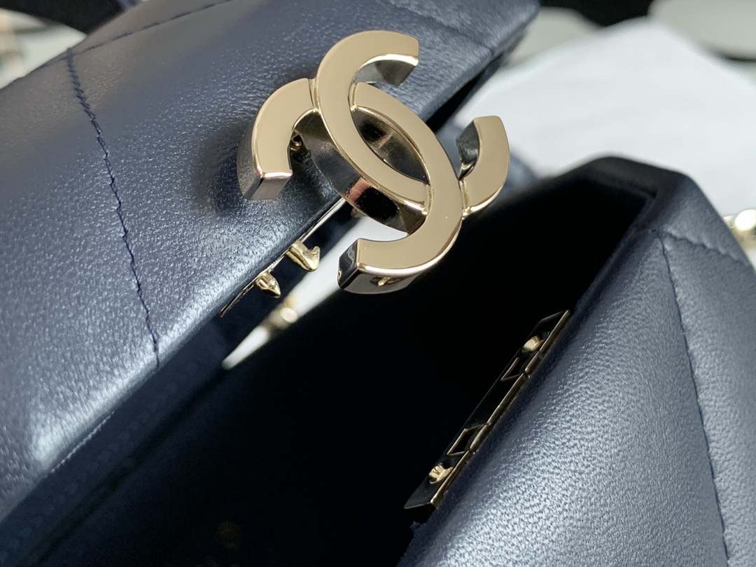 Ch**el small vanity case lambskin and gold metal dark blue as2630 15 x 10 x 11 cm